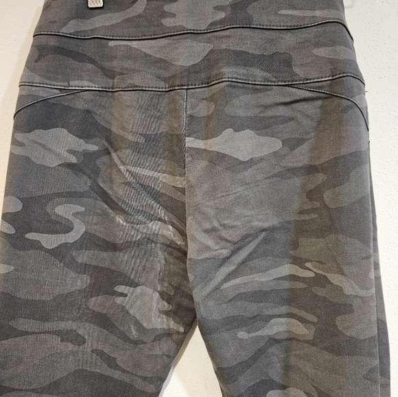 Democracy gut buster camo pants - Picture 7 of 9